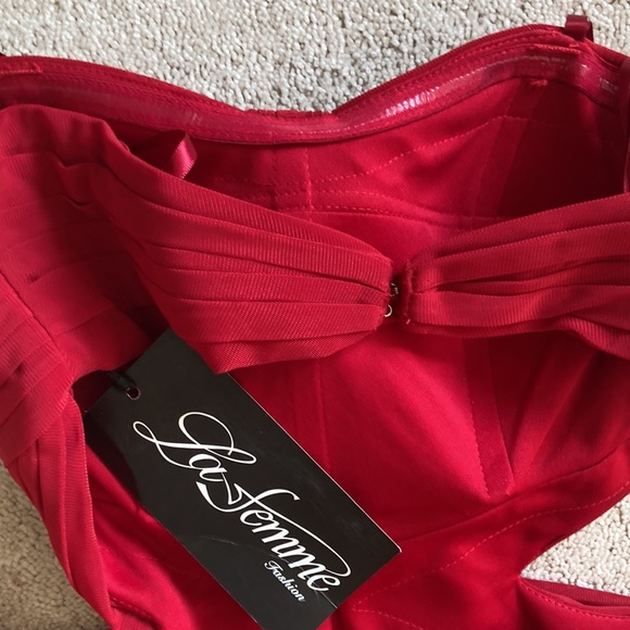 NWT La Femme Deep Red Long Dress Sz 0 Open Back Prom, Date Evening Gown Train - Picture 5 of 16